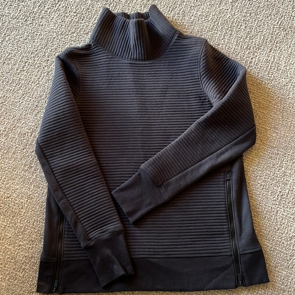EUC all in motion pullover